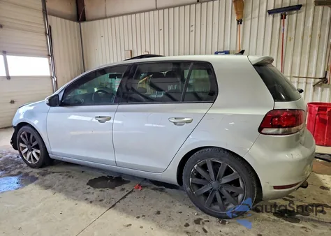 2011 Volkswagen Golf z USA, uszkodzony, nr VIN WVWDM7AJ7BW347329